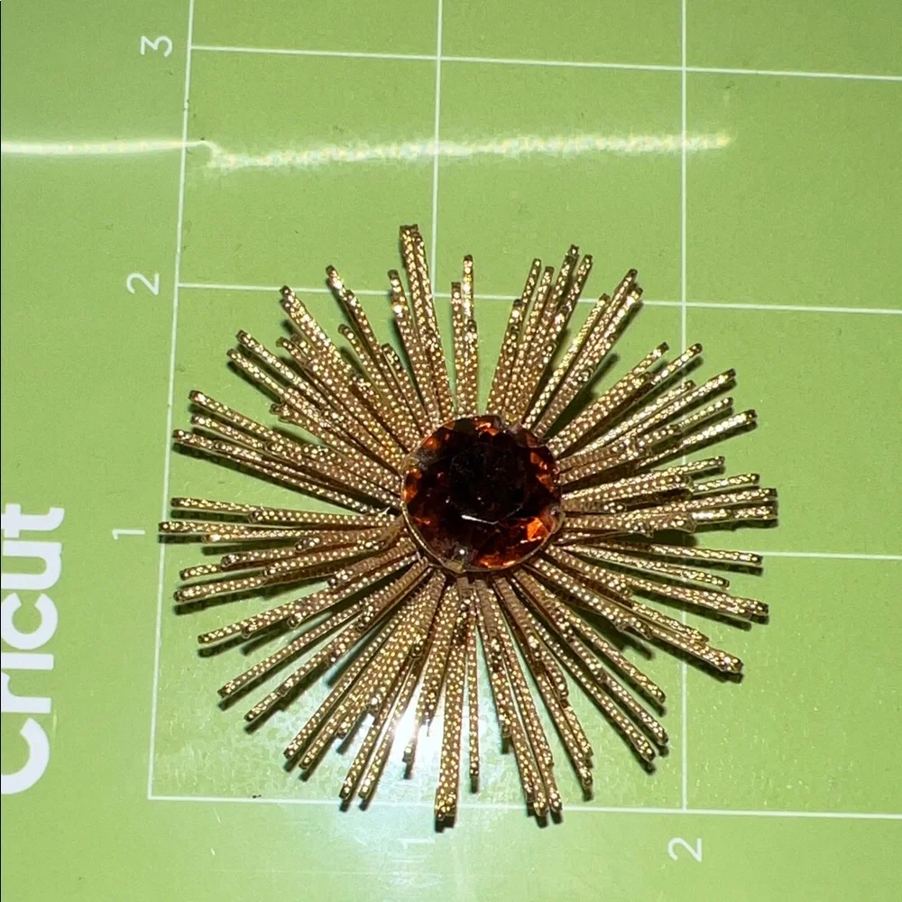 Sarah Coventry Gold and Brown Starburst Brooch - Picture 6 of 6
